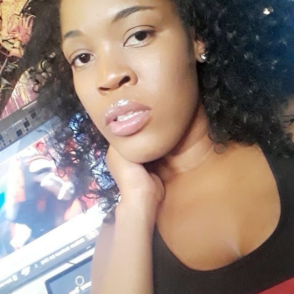 Meet your Posher, Christine - Picture 1 of 1